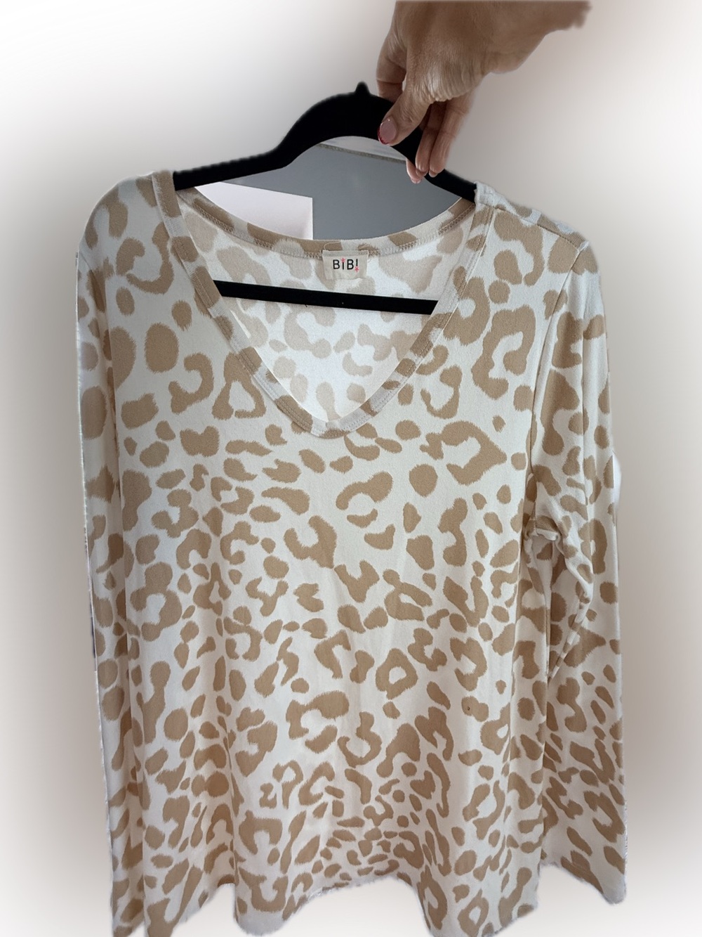 BiBi Cream & Tan Leopard Print V-Neck Long Sleeve Top